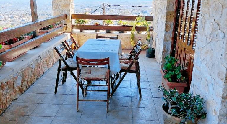 Fully equipped nice vacation home with yard & patio | Pets allowed — photo 3