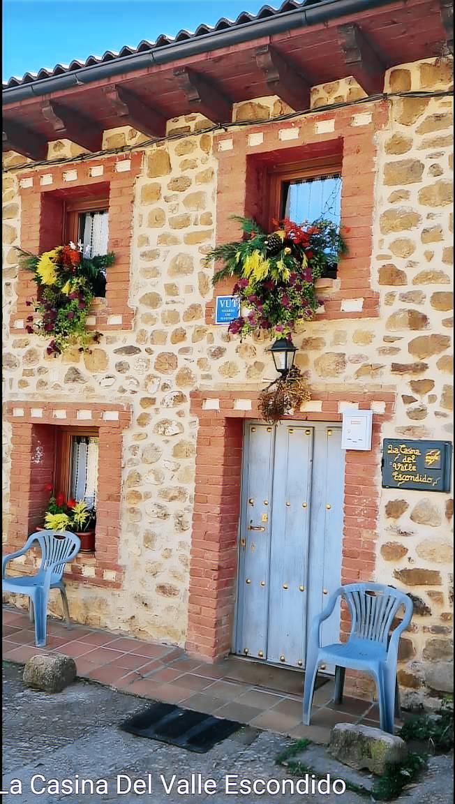 Child-friendly charming vacation home with pool, fast internet & terrace | Mountain view | Perfect for remote work | Pets are welcome in León