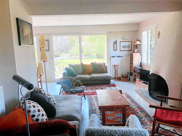 Beautiful vacation home with yard | Dogs allowed — photo 3