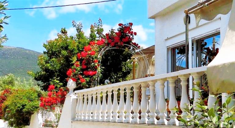 Wonderful house with BBQ, yard & patio | Perfect for remote work | Pets are welcome in Volos