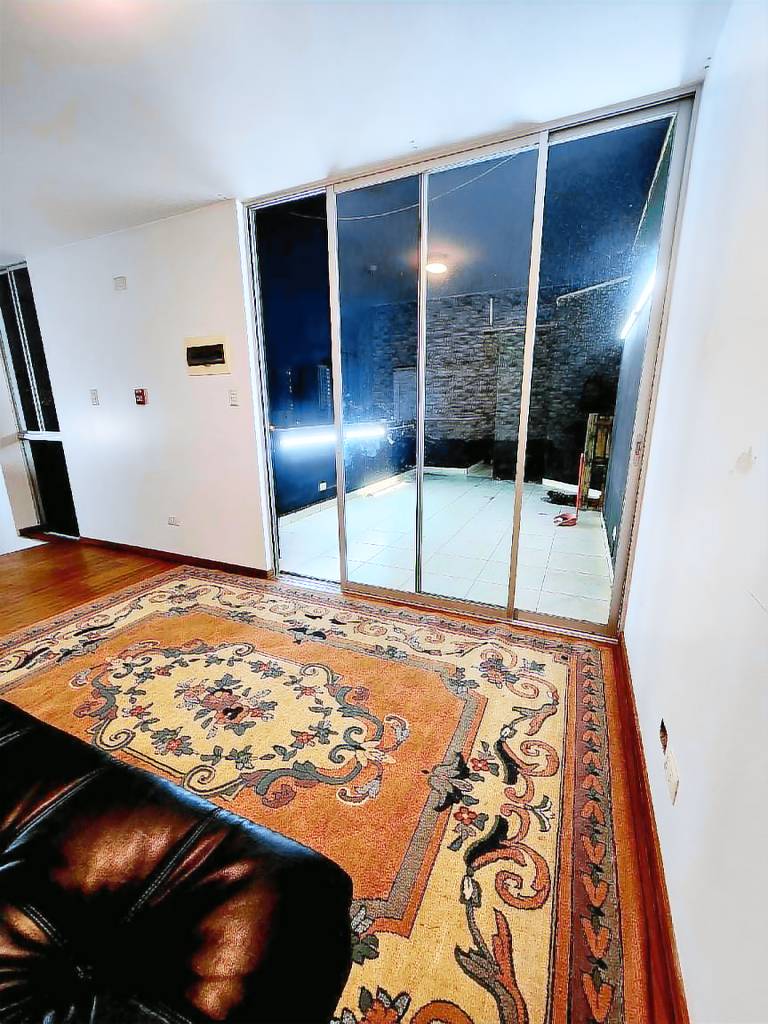 Holiday apartment with barbecue & yard — photo 2