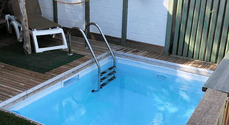 Chalet with private pool, barbeque & patio — photo 2