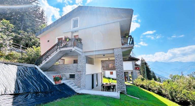 Fully equipped nice chalet with patio & yard | Suitable for remote work | Pets are welcome — photo 3