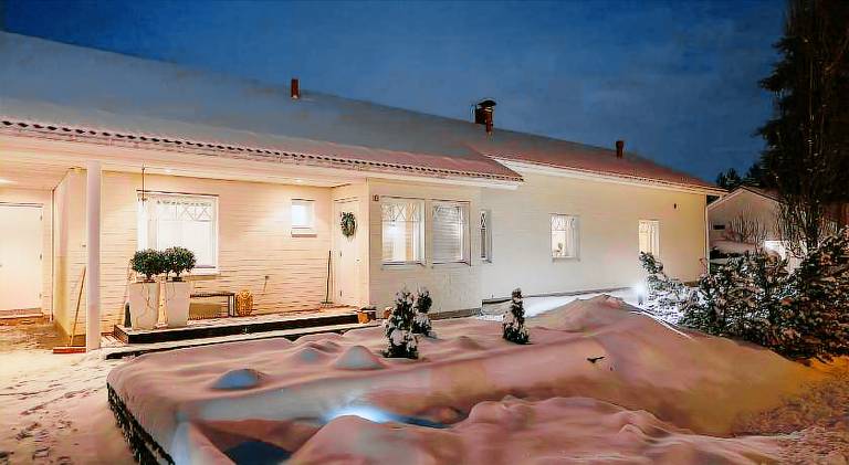 Arctic Circle Luxury House - next to Santa's Village — photo 5