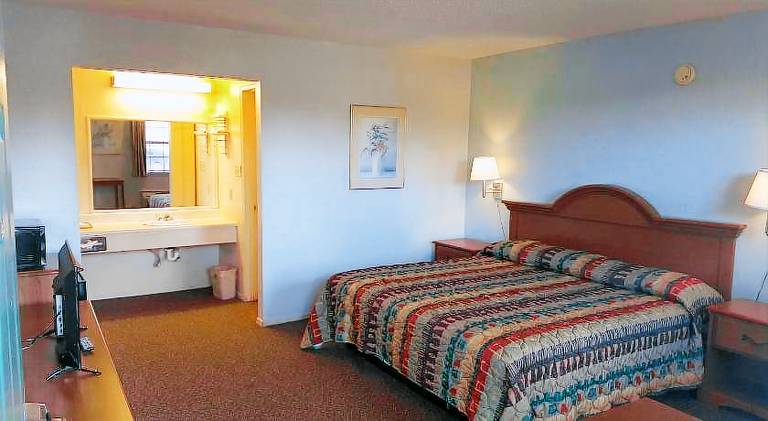 Lake Eufaula Inn & Suites — photo 4