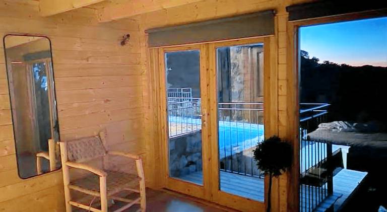Chalet with barbecue, private pool & patio | Perfect for remote work in Cáceres