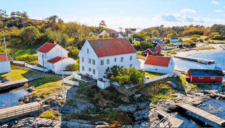 Historic customs house on Merdø from 1650 — photo 2