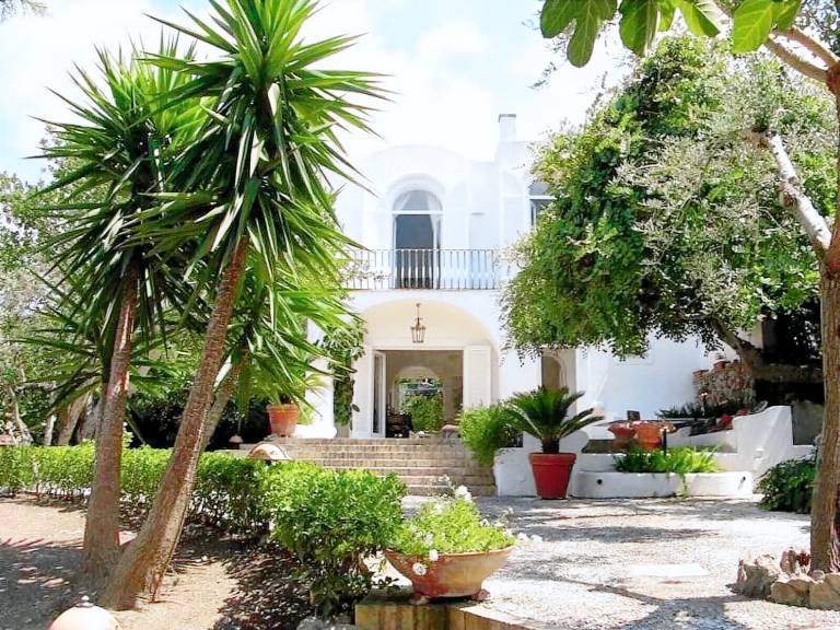 House  Capri