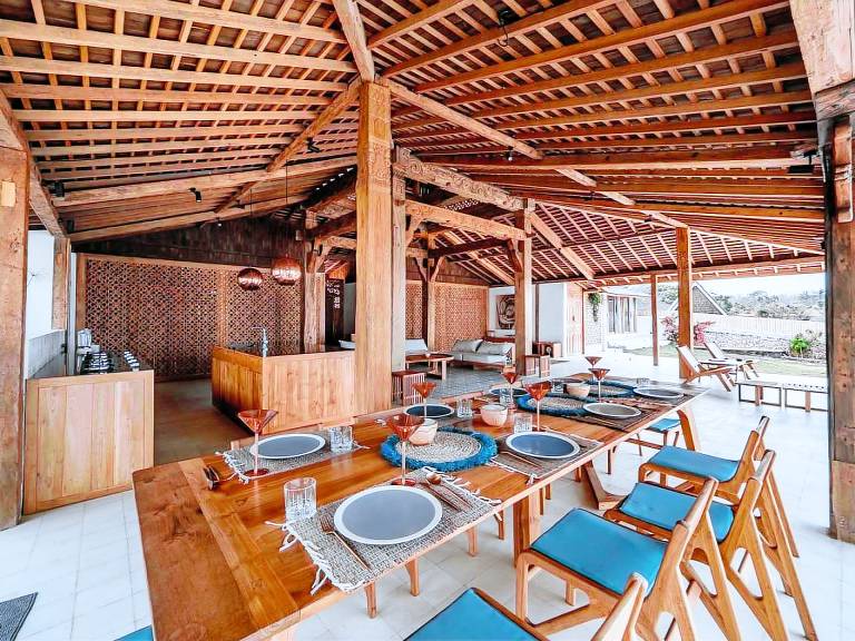 MODERN, LUXURY 5 BEDROOM, BEACH FRONT 2 POOLS — photo 3