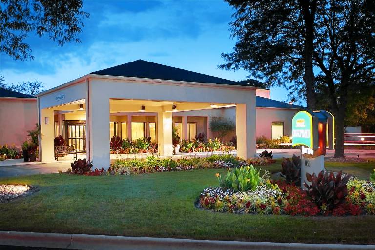 Courtyard by Marriott Chicago Naperville in Warrenville, IL