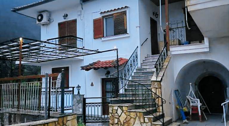 Holiday apartment with yard & patio | Pets are welcome in South Kynouria