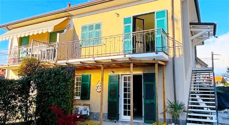 Vacation home with 2 rooms for 6 persons in Carrara