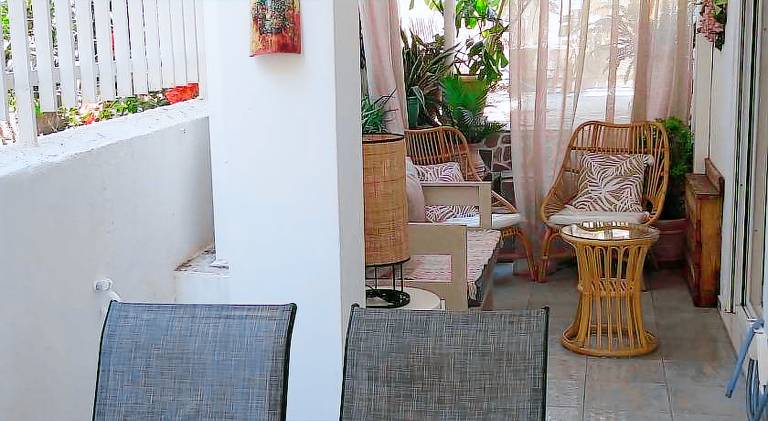 Apartment with terrace & yard — photo 4