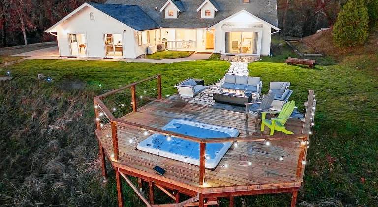 Vacation home with jacuzzi — photo 5
