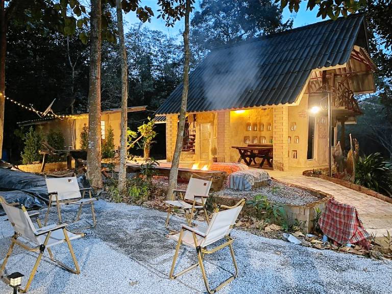 Vacation home with yard | Suitable for remote work | Dogs allowed — photo 3