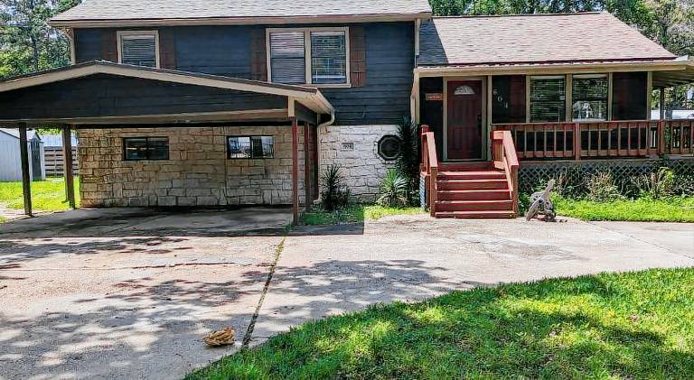 House with pool | Pets are welcome in Conroe, TX