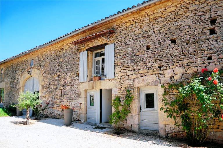 Charming gite with terrace, BBQ & heated pool | Pet-friendly — photo 3