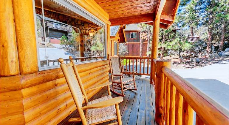 Kubo Del Sol - DREAM LOCATION WITH HOT TUB! Beautiful, light and bright log cabin! — photo 4