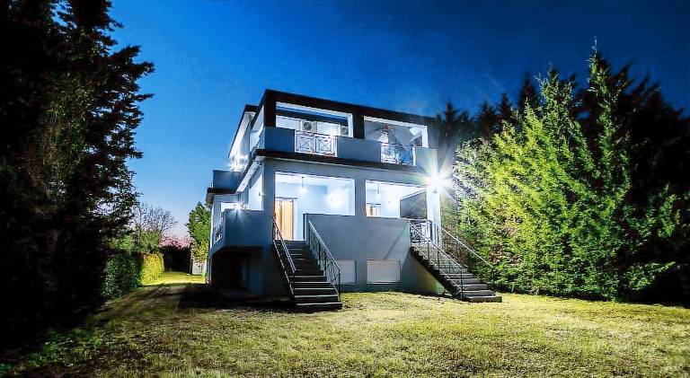 Fully equipped ample vacation home with terrace, pool & yard | Dogs allowed — photo 4