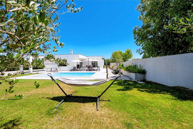 Villa with pool, patio & barbeque — photo 3