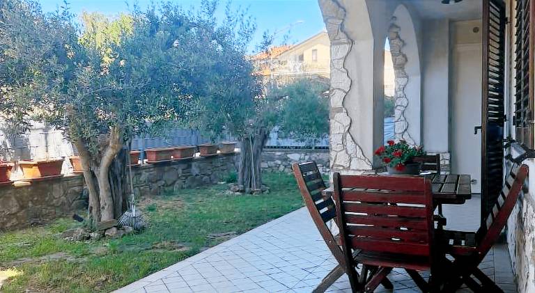 Vacation home with 3 rooms for 4 persons in Passignano sul Trasimeno