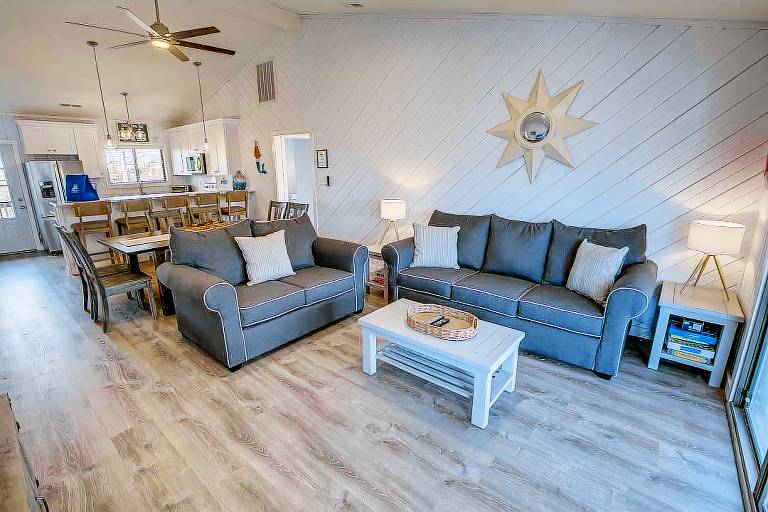 House with private pool & grill — photo 4