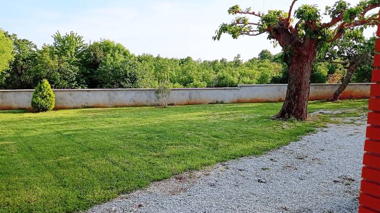 Villa with yard, barbeque & patio — photo 5