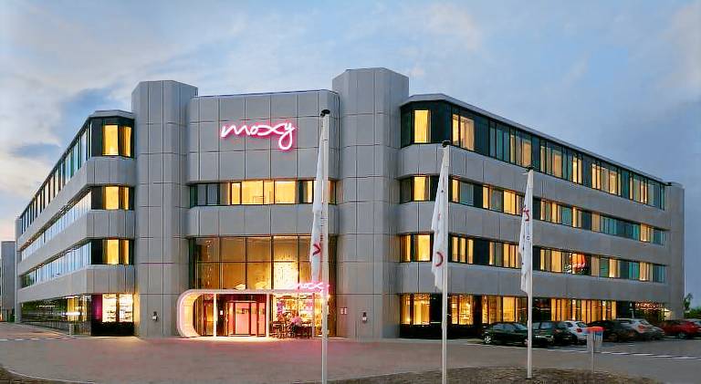 Moxy Amsterdam Schiphol Airport in Hoofddorp
