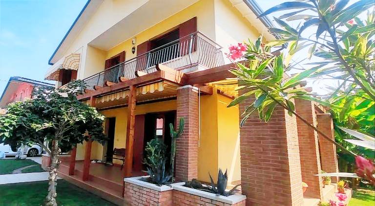 Big vacation home with hot tub | Pets are welcome in Venice