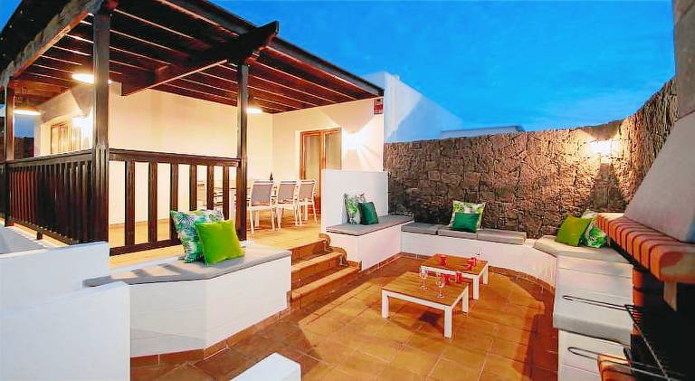Villa with hot tub & pool — photo 3