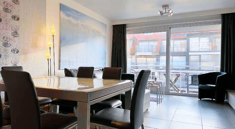 Rental apartment with patio — photo 3