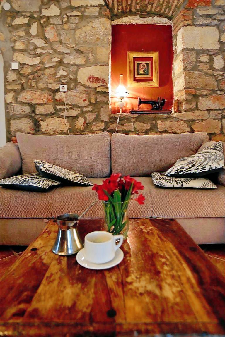 Vacation home with jacuzzi, terrace & garden — photo 5
