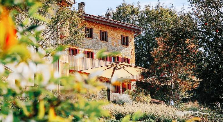 Farm with yard, hot tub & terrace in Conegliano