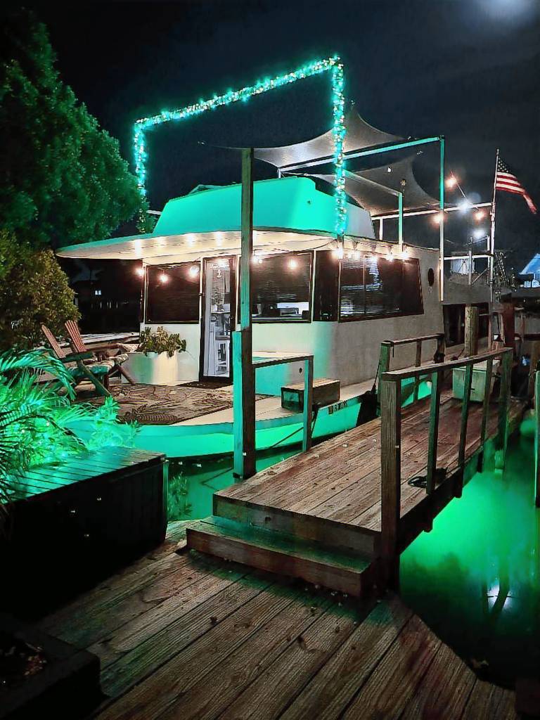 Florida Keys Luxury Houseboat on the water, discover the magic of paradise- WiFi in Tavernier, FL