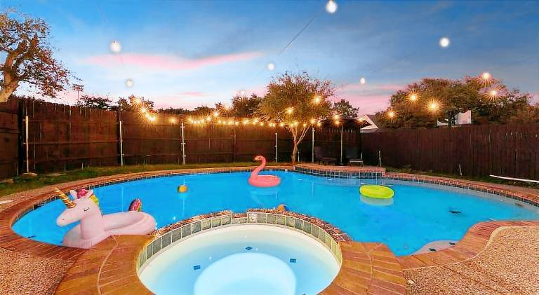 House with pool & hot tub | Perfect for remote work | Dogs allowed in Carrollton, TX