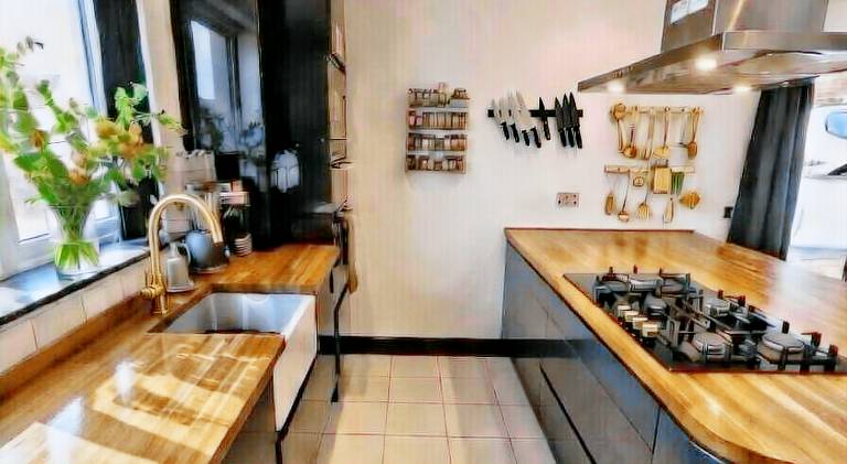 Dreghorn House 5 b-rooms 9 beds 3 toilets 2 showers, 1 bath 2 receiption Secure free Parking 233 Wifi — photo 4