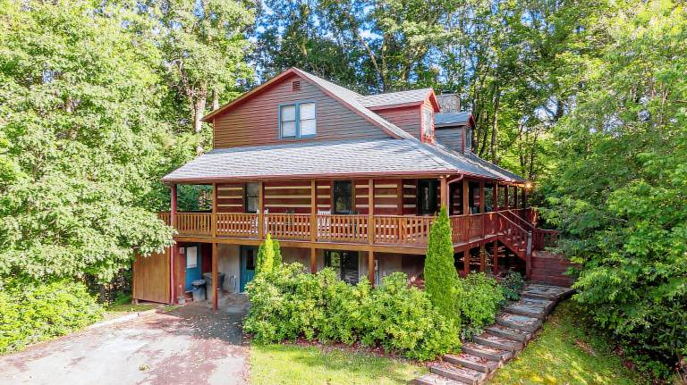 A Family Tradition Beautiful Boone cabin with hot tub home theater system and game room — photo 2
