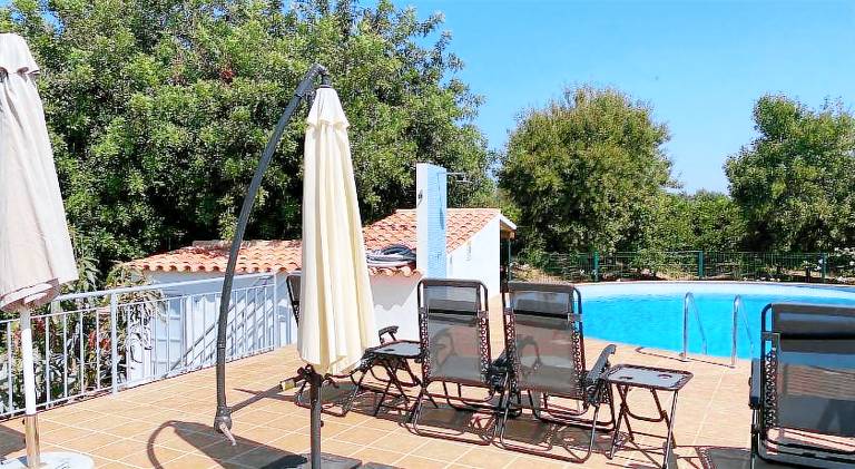 Vacation home with pool — photo 4