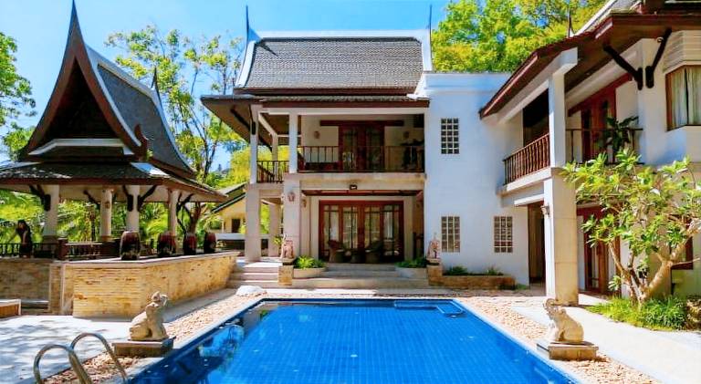 Spacious villa with pool | Pets are welcome — photo 3