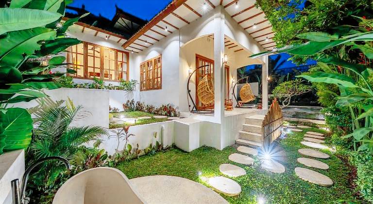 Villa with pool — photo 3