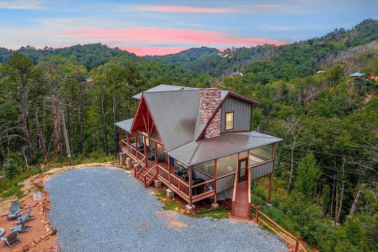 Child-friendly cabin with patio & private pool | Pets are welcome — photo 2