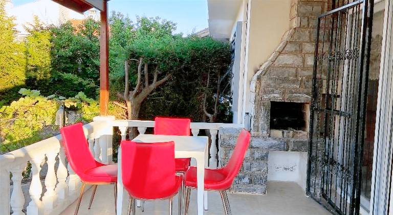 Villa with patio, grill & garden — photo 3