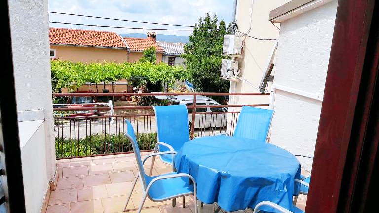 Holiday apartment with patio & yard — photo 4