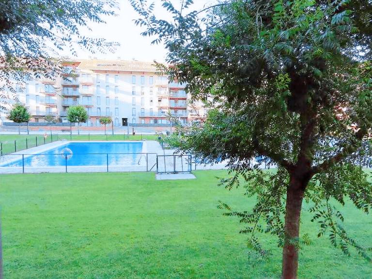 Apartment with pool — photo 2