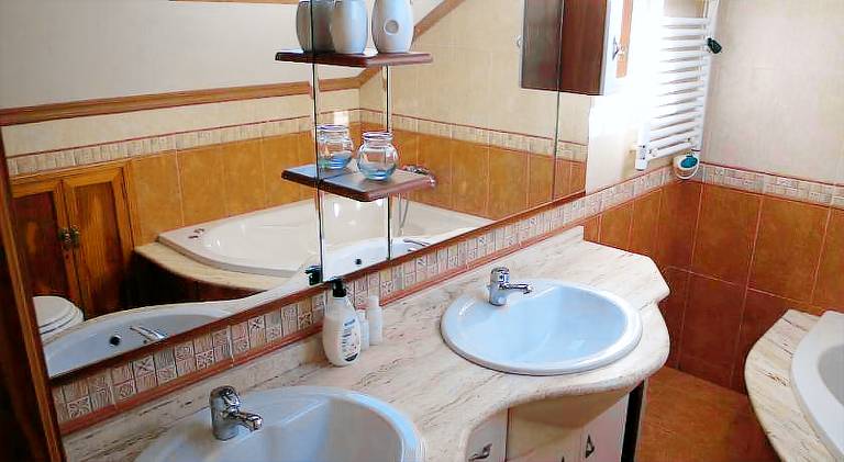 Apartment with private pool, garden & hot tub — photo 2