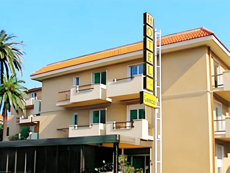 Serviced apartment with terrace | Good for workation in Diano Marina