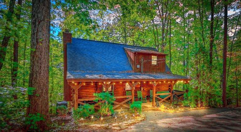 Whispering Pines- Hot Tub- Pool Table- Pet Friendly- EV Charger in Sevierville, TN