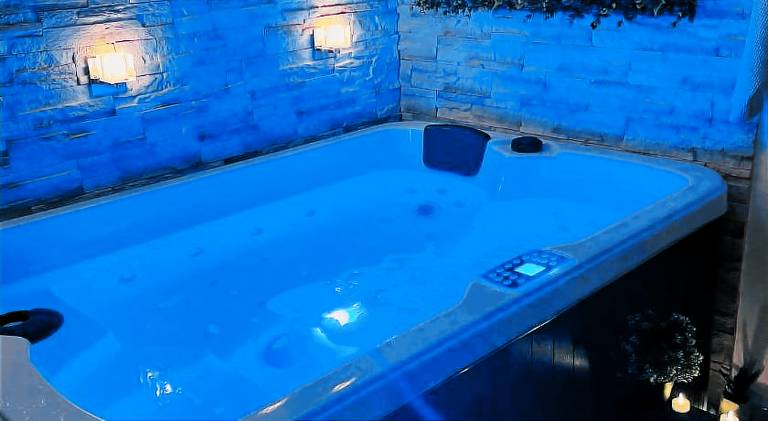 Rental apartment with jacuzzi — photo 5