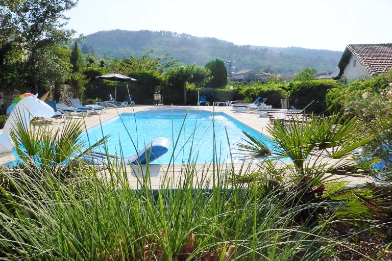 Vacation home with pool, terrace & BBQ | Nature view — photo 2