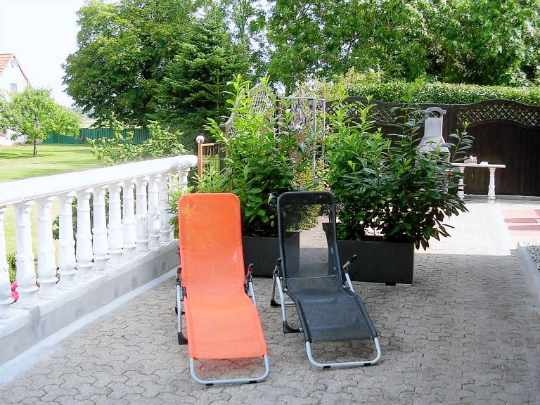 Nice vacation home with yard, grill & terrace | Pets allowed — photo 3